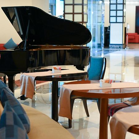 City Seasons Hotel & Suites 무스카트 외부 사진