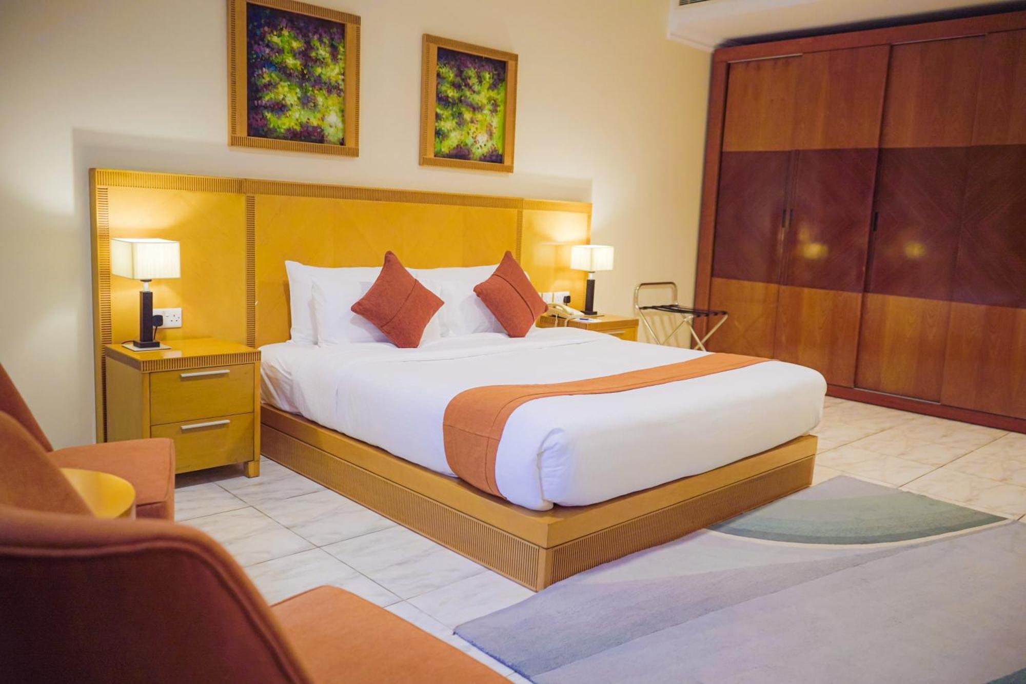 City Seasons Hotel & Suites 무스카트 외부 사진