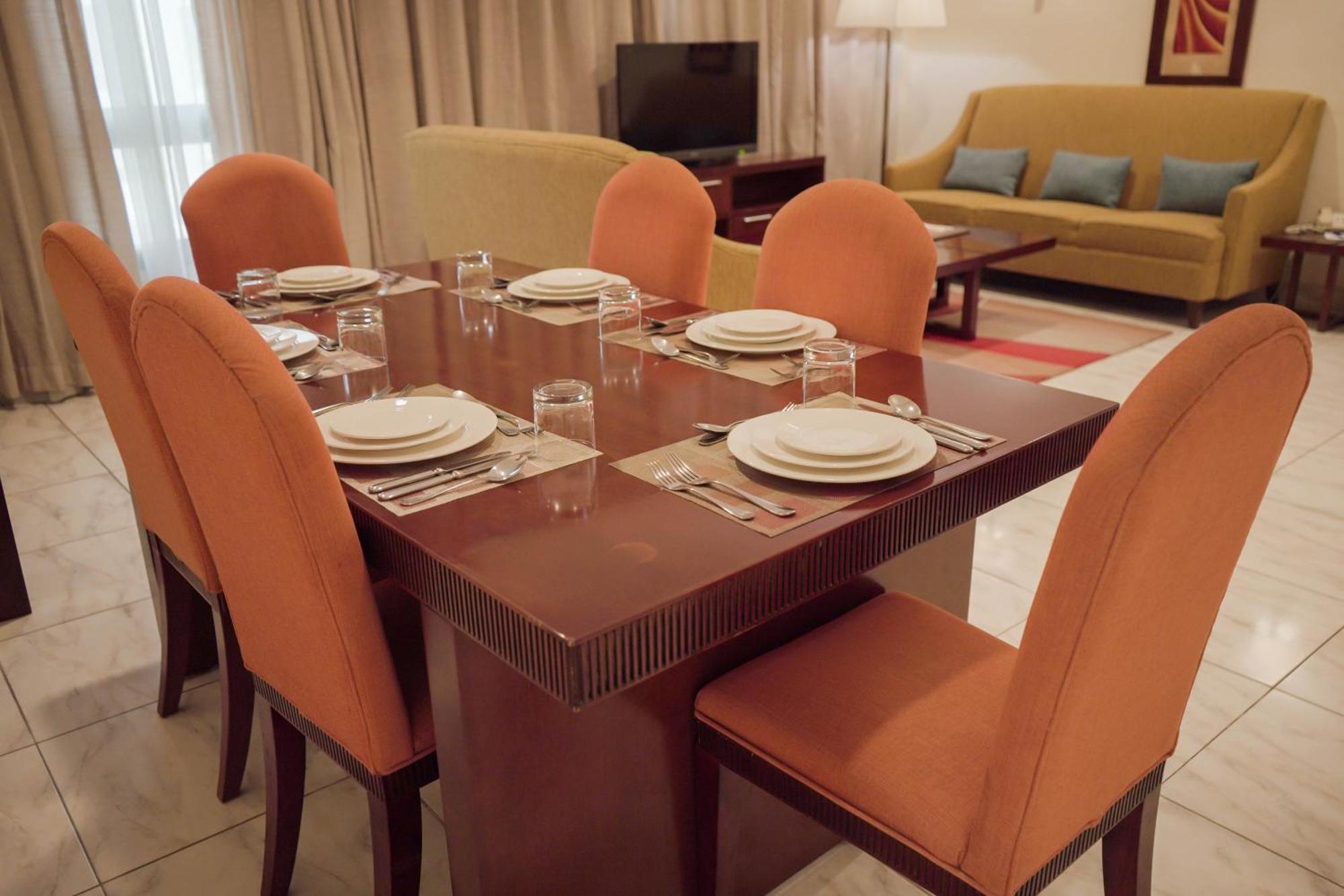 City Seasons Hotel & Suites 무스카트 외부 사진