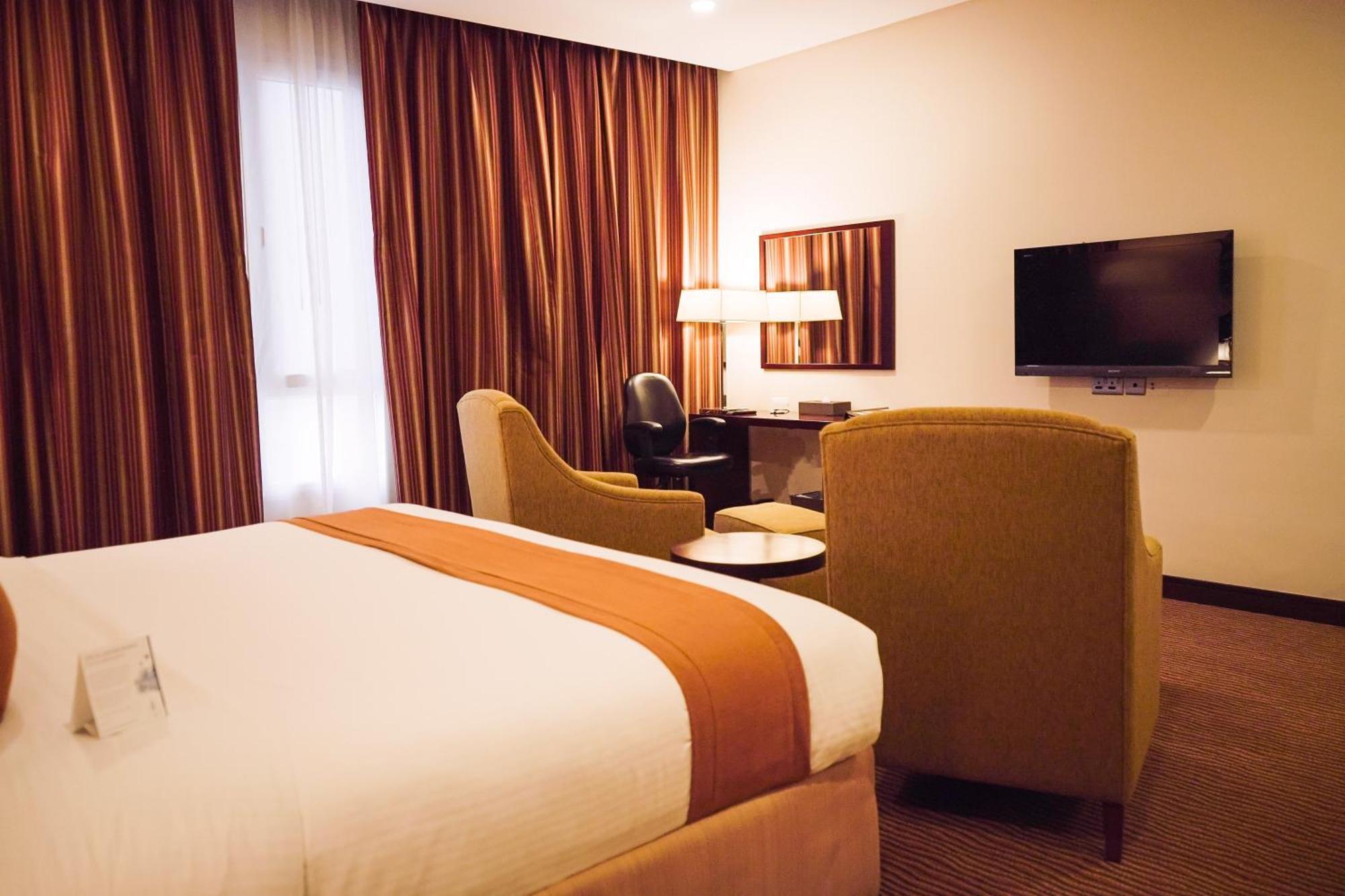 City Seasons Hotel & Suites 무스카트 외부 사진