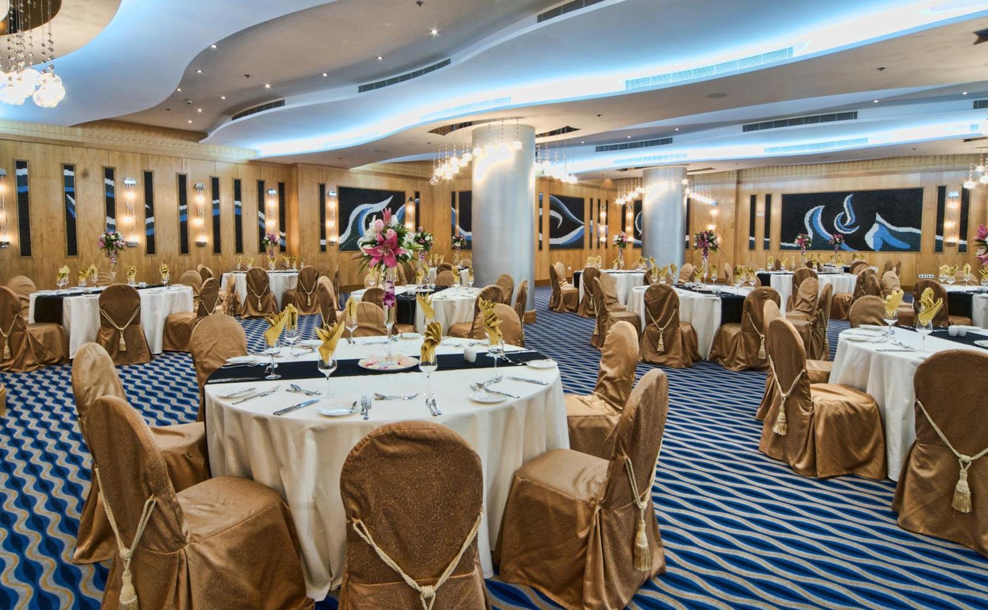 City Seasons Hotel & Suites 무스카트 외부 사진