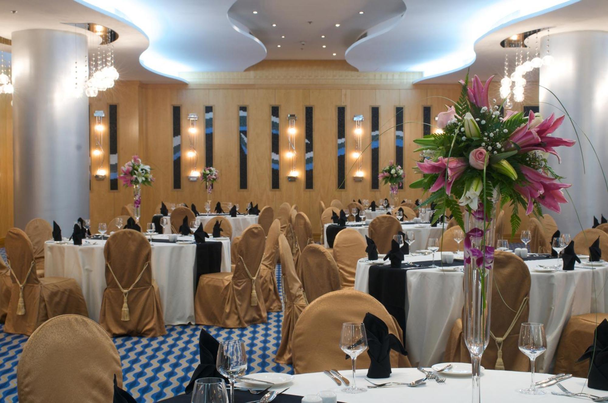 City Seasons Hotel & Suites 무스카트 외부 사진