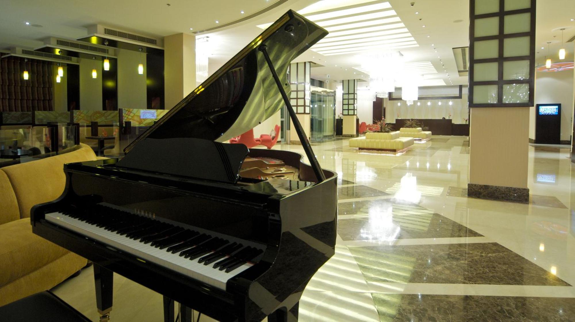 City Seasons Hotel & Suites 무스카트 외부 사진