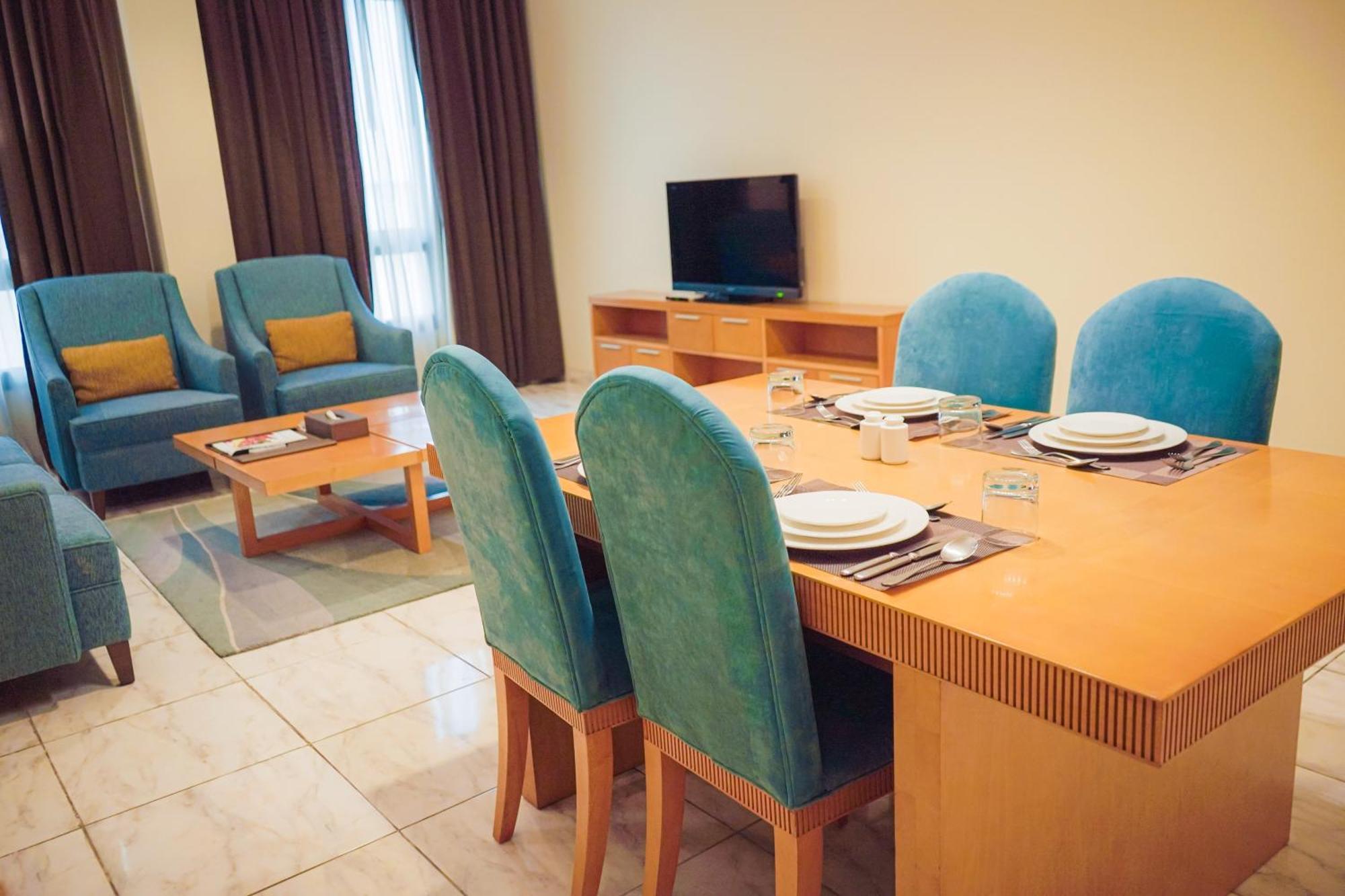 City Seasons Hotel & Suites 무스카트 객실 사진