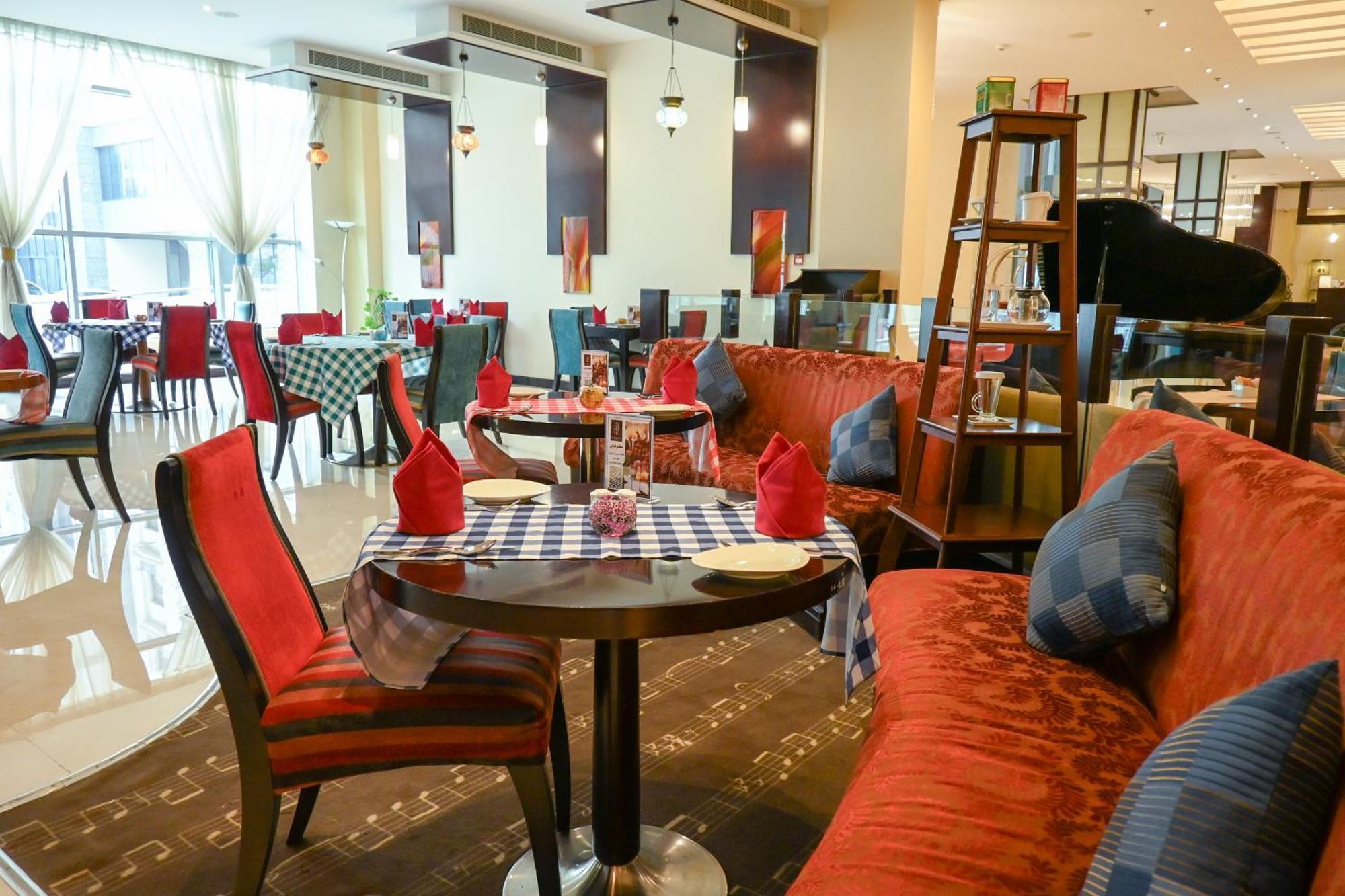 City Seasons Hotel & Suites 무스카트 외부 사진