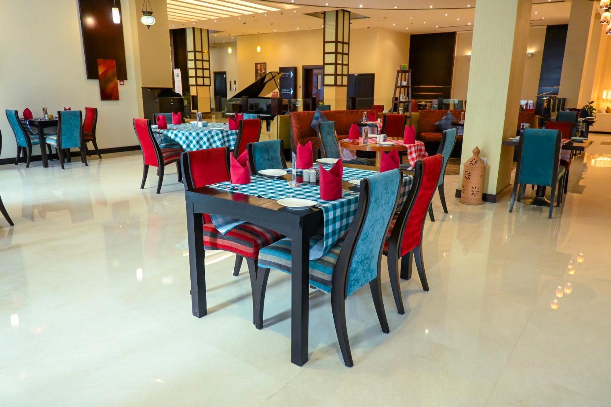 City Seasons Hotel & Suites 무스카트 외부 사진
