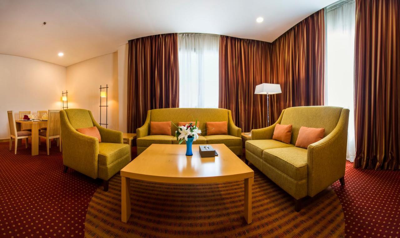 City Seasons Hotel & Suites 무스카트 외부 사진